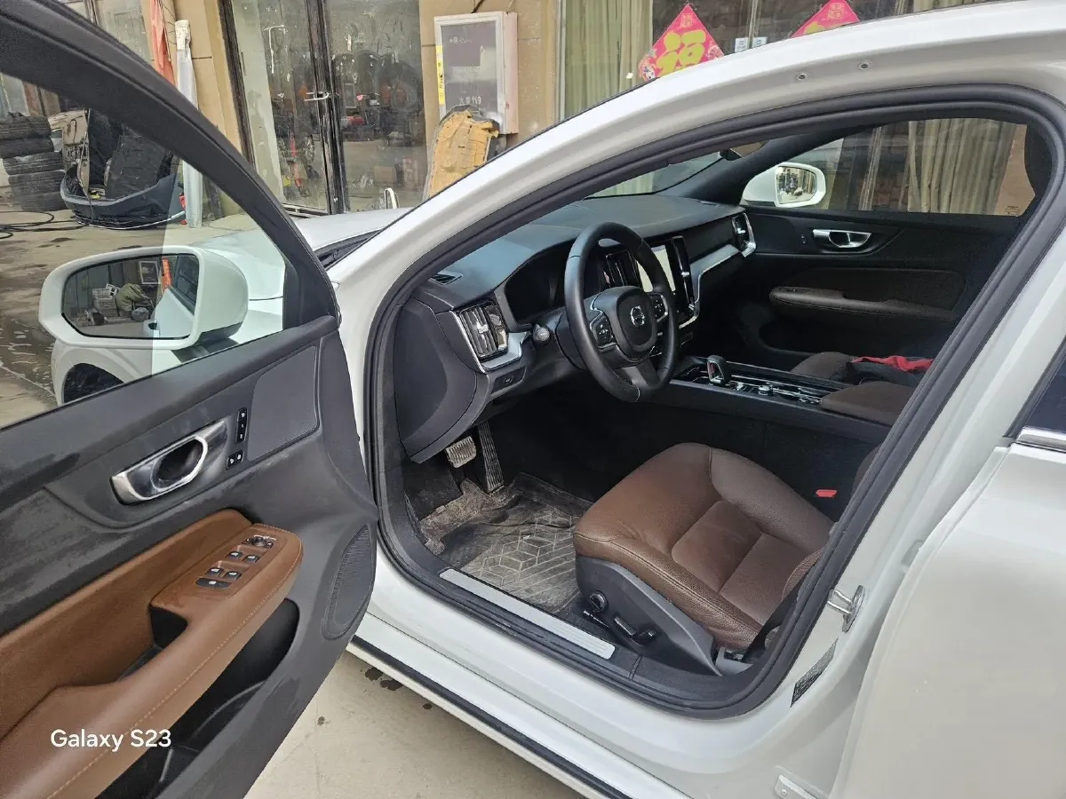 2026 Volvo S60 2.0T 197HP L4 7DCT,autocango,china used car exporter,china ev exporter,chinese used car exporter,chinese used ev exporter