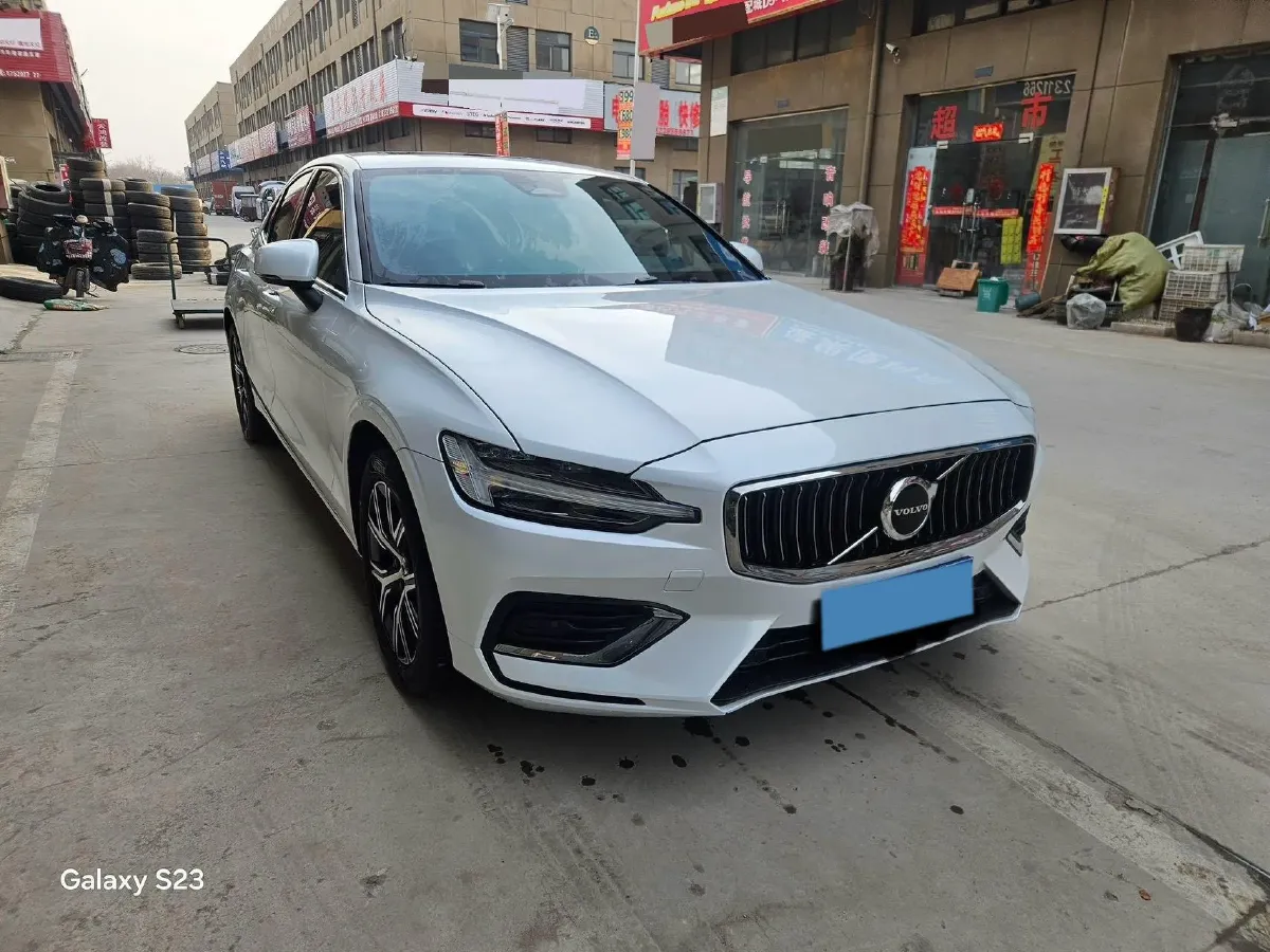 2026 Volvo S60 2.0T 197HP L4 7DCT,autocango,china used car exporter,china ev exporter,chinese used car exporter,chinese used ev exporter