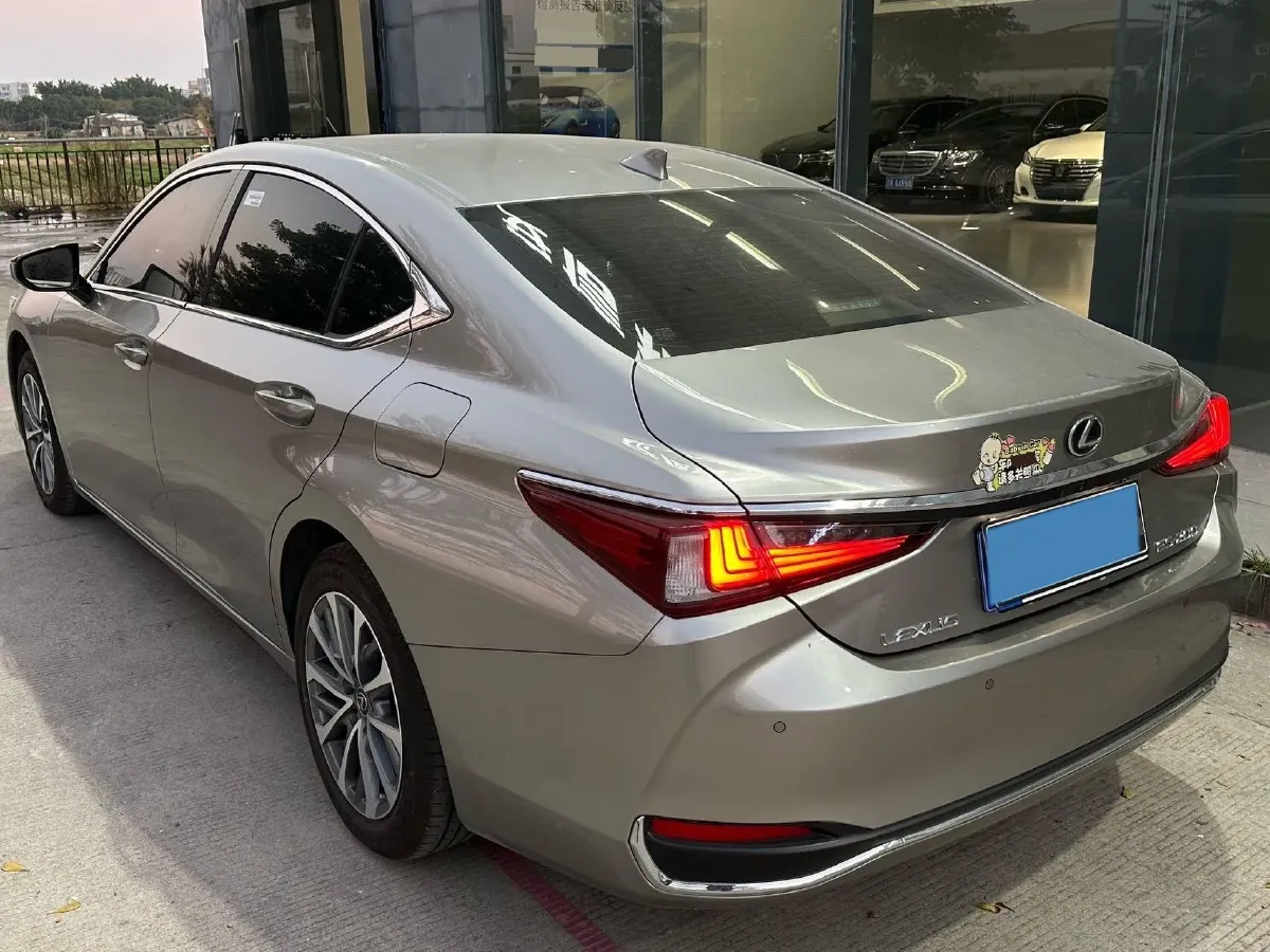 2024 Lexus ES 2.0L 173HP L4 CVT,autocango,china used car exporter,china ev exporter,chinese used car exporter,chinese used ev exporter