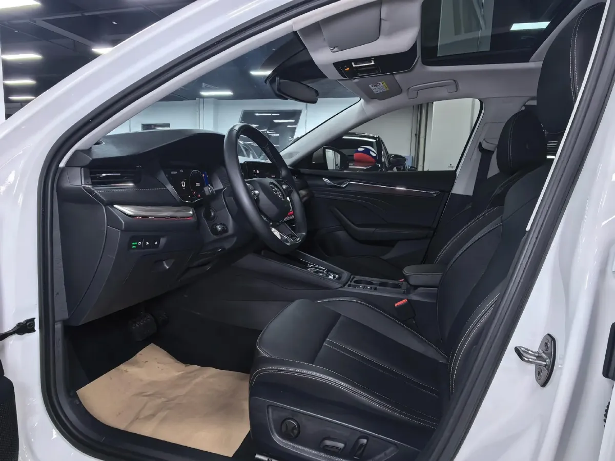 2022 Skoda Octavia 1.4T 150HP L4 7DCT,autocango,china used car exporter,china ev exporter,chinese used car exporter,chinese used ev exporter