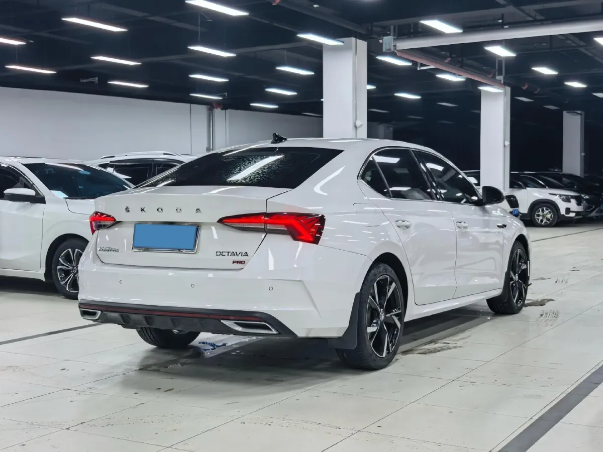 2022 Skoda Octavia 1.4T 150HP L4 7DCT,autocango,china used car exporter,china ev exporter,chinese used car exporter,chinese used ev exporter