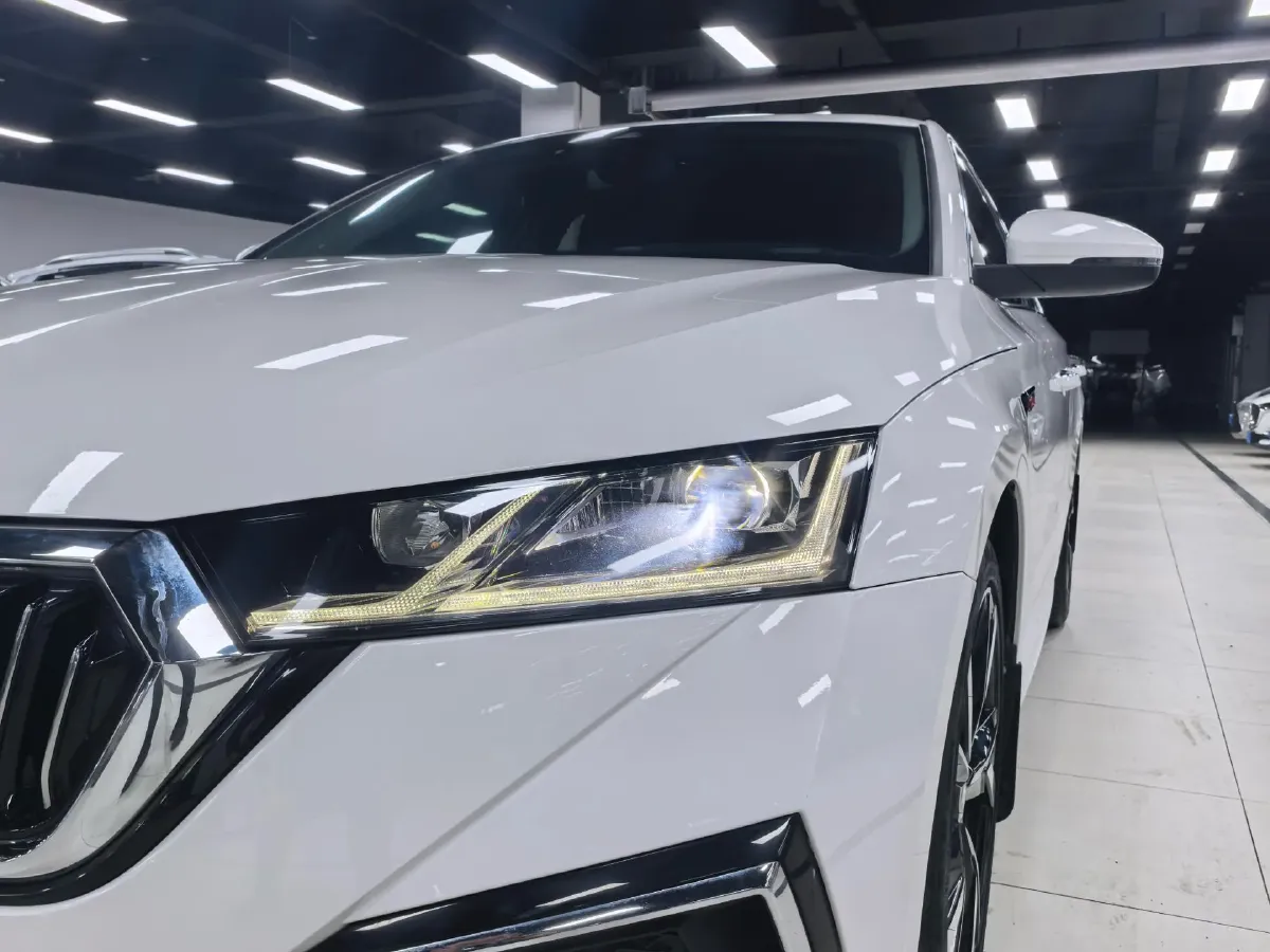 2022 Skoda Octavia 1.4T 150HP L4 7DCT,autocango,china used car exporter,china ev exporter,chinese used car exporter,chinese used ev exporter