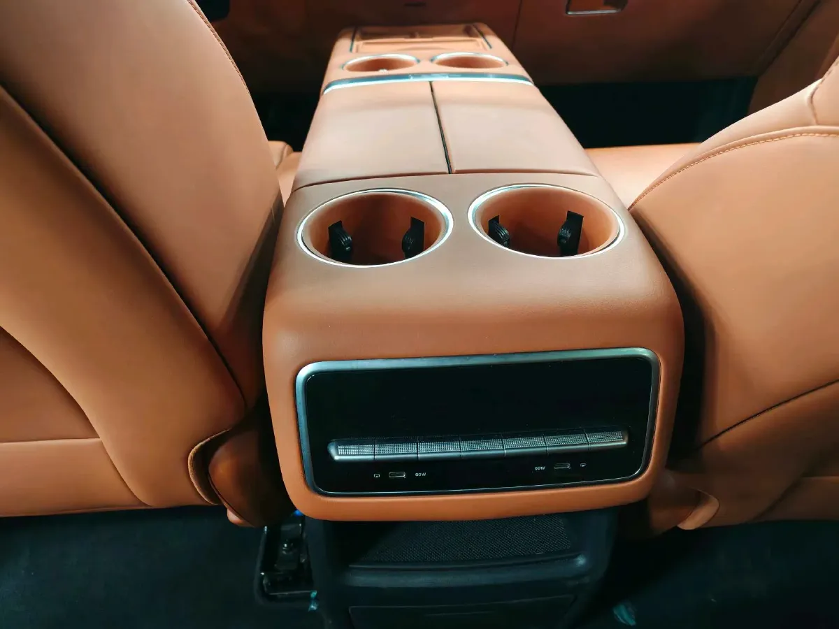 2023 Li L8 Range Extended 154HP REEV 40.9KWH,autocango,china used car exporter,china ev exporter,chinese used car exporter,chinese used ev exporter