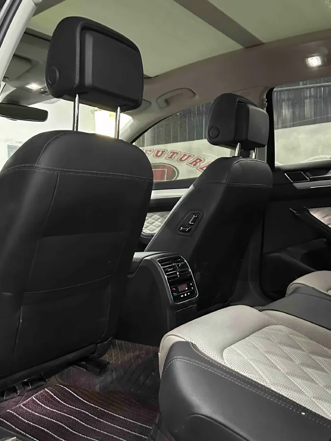 2023 Volkswagen Magotan 2.0T 186HP L4 7DCT,autocango,china used car exporter,china ev exporter,chinese used car exporter,chinese used ev exporter