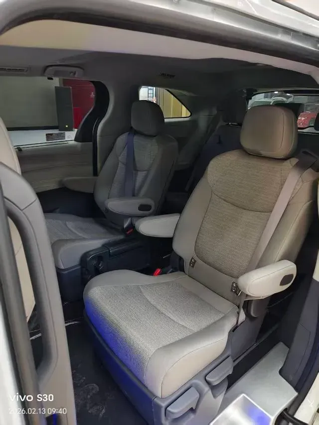 2024 Toyota Sienna 2.5L 189HP L4 E-CVT Hybrid,autocango,china used car exporter,china ev exporter,chinese used car exporter,chinese used ev exporter