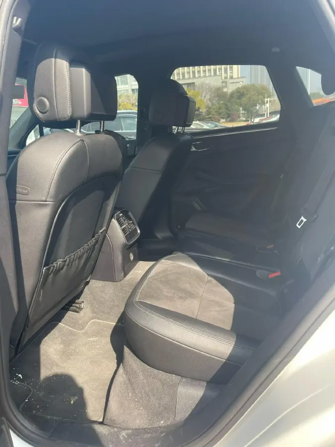 2018 Porsche Macan 2.0T 252HP L4 7DCT,autocango,china used car exporter,china ev exporter,chinese used car exporter,chinese used ev exporter