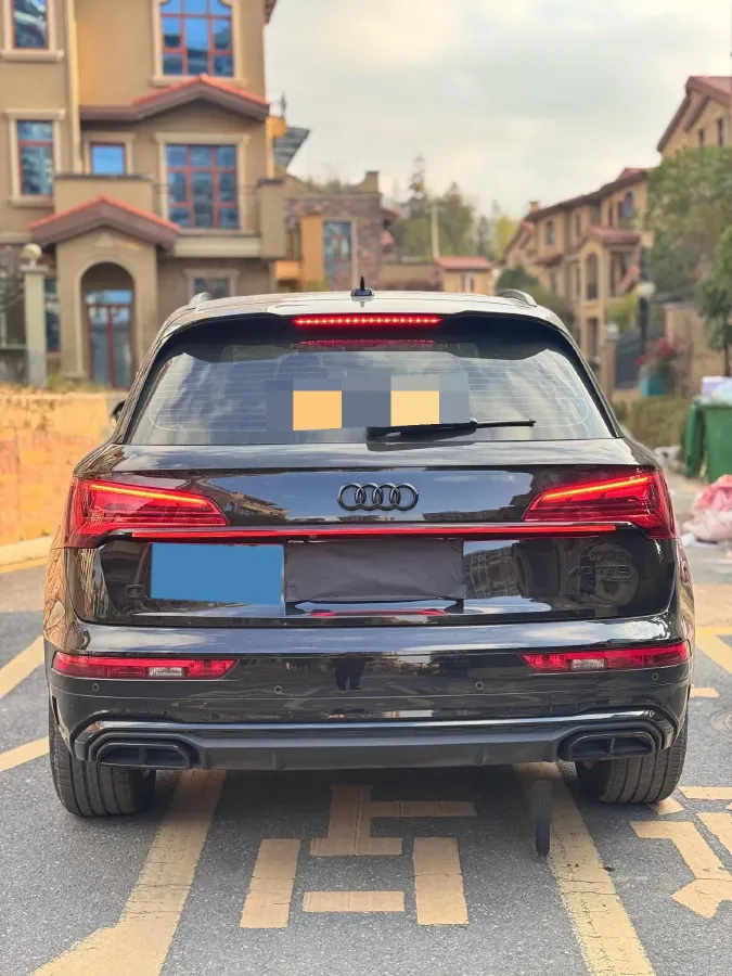 2025 Audi Q5L 2.0T 190HP L4 7DCT,autocango,china used car exporter,china ev exporter,chinese used car exporter,chinese used ev exporter