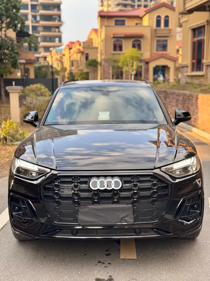 2025 Audi Q5L 2.0T 190HP L4 7DCT,autocango,china used car exporter,china ev exporter,chinese used car exporter,chinese used ev exporter