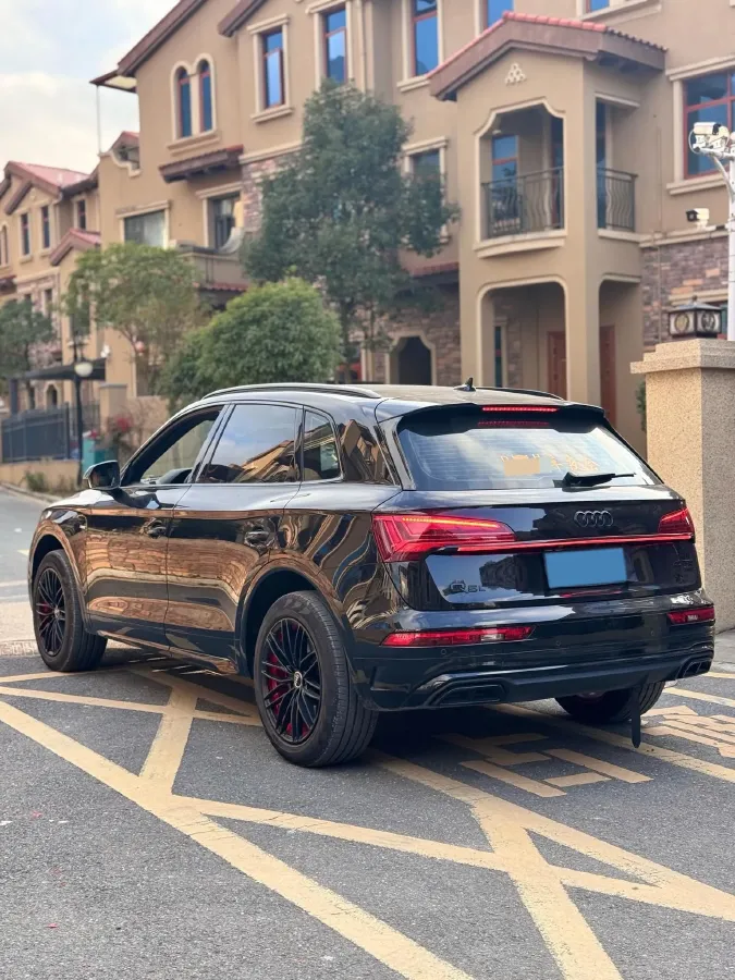 2025 Audi Q5L 2.0T 190HP L4 7DCT,autocango,china used car exporter,china ev exporter,chinese used car exporter,chinese used ev exporter