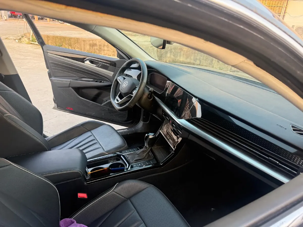 2024 Volkswagen Passat 2.0T 220HP L4 7DCT,autocango,china used car exporter,china ev exporter,chinese used car exporter,chinese used ev exporter