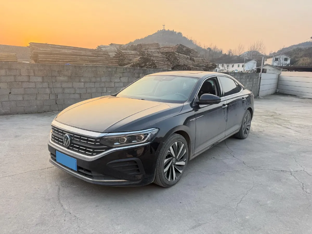 2024 Volkswagen Passat 2.0T 220HP L4 7DCT,autocango,china used car exporter,china ev exporter,chinese used car exporter,chinese used ev exporter