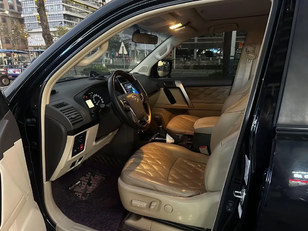 2018 Land Rover Discovery Sport 2.0T 241HP L4 9AT,autocango,china used car exporter,china ev exporter,chinese used car exporter,chinese used ev exporter