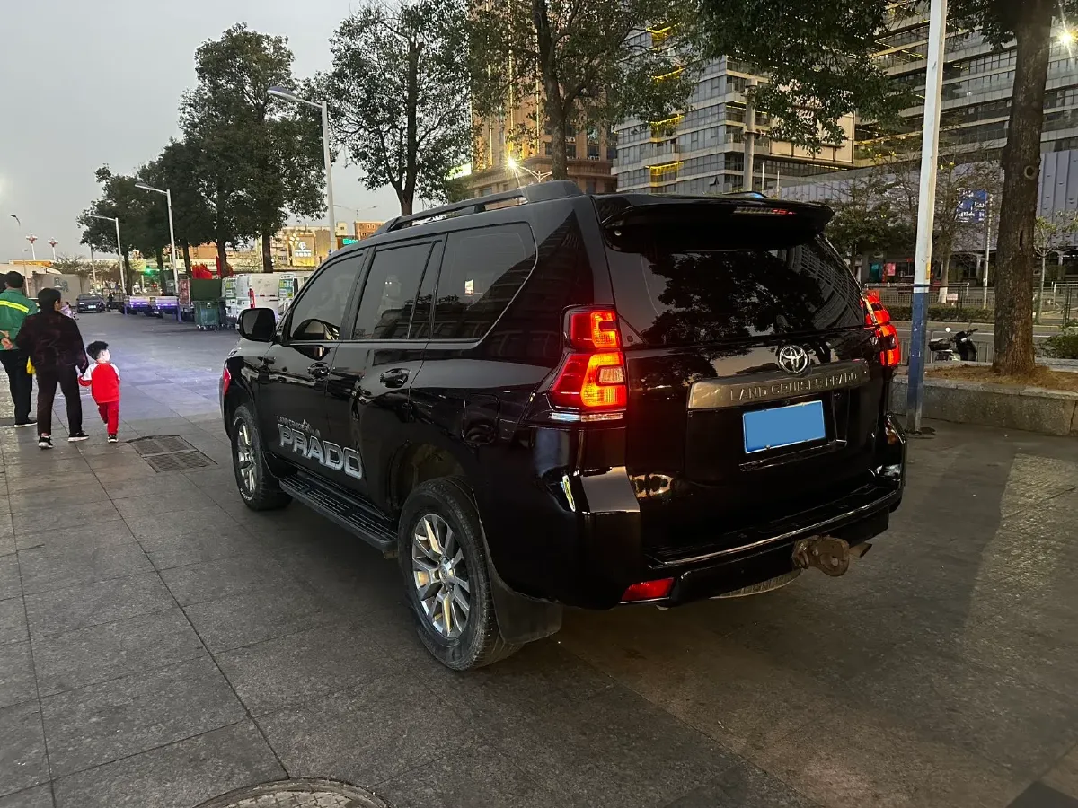 2018 Land Rover Discovery Sport 2.0T 241HP L4 9AT,autocango,china used car exporter,china ev exporter,chinese used car exporter,chinese used ev exporter