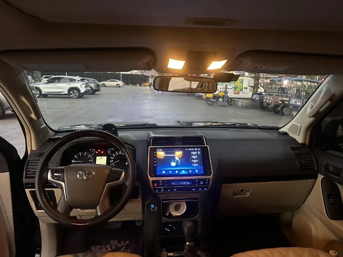 2018 Land Rover Discovery Sport 2.0T 241HP L4 9AT,autocango,china used car exporter,china ev exporter,chinese used car exporter,chinese used ev exporter