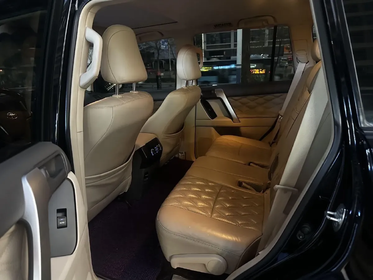 2018 Land Rover Discovery Sport 2.0T 241HP L4 9AT,autocango,china used car exporter,china ev exporter,chinese used car exporter,chinese used ev exporter