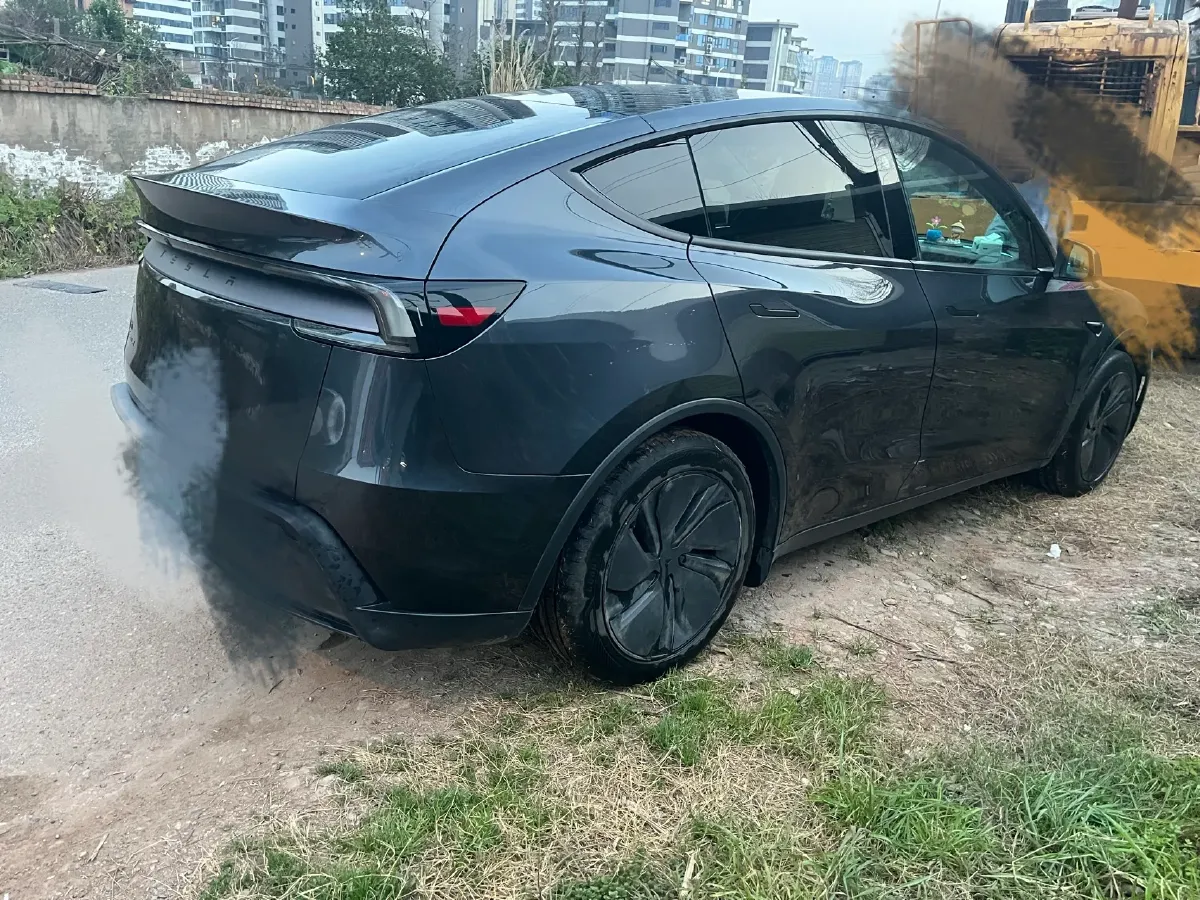 2025 Tesla Model Y BEV 62.5KWH,autocango,china used car exporter,china ev exporter,chinese used car exporter,chinese used ev exporter