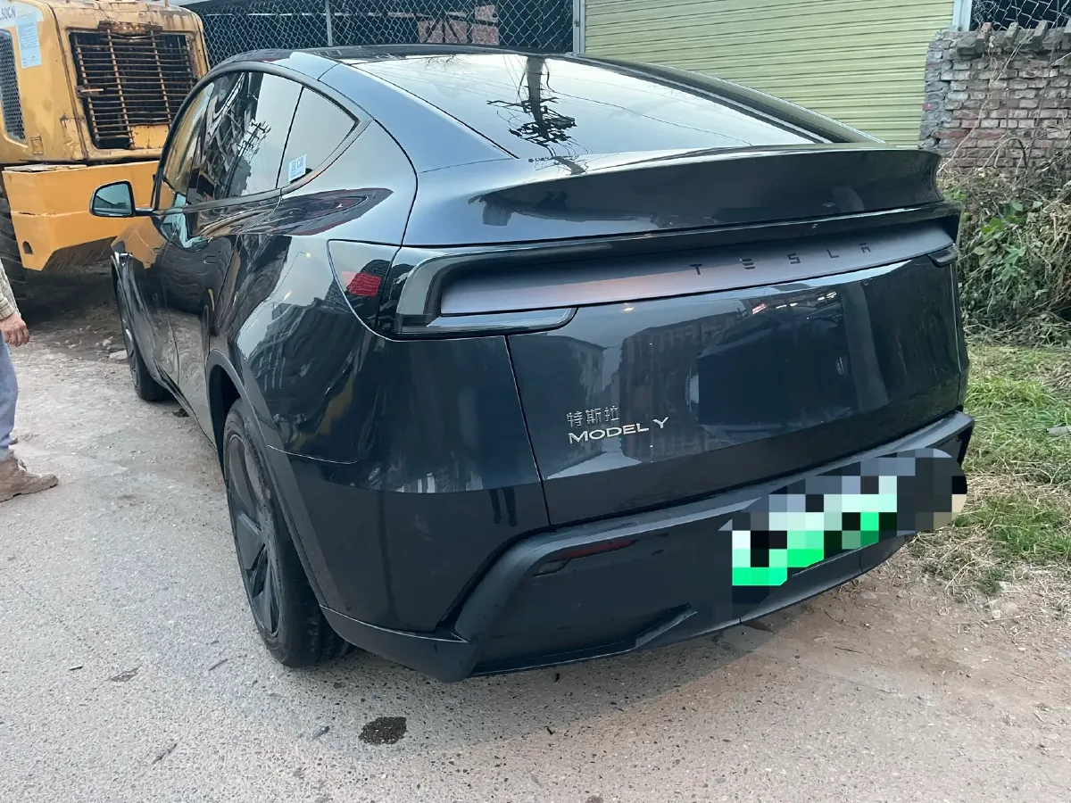 2025 Tesla Model Y BEV 62.5KWH,autocango,china used car exporter,china ev exporter,chinese used car exporter,chinese used ev exporter