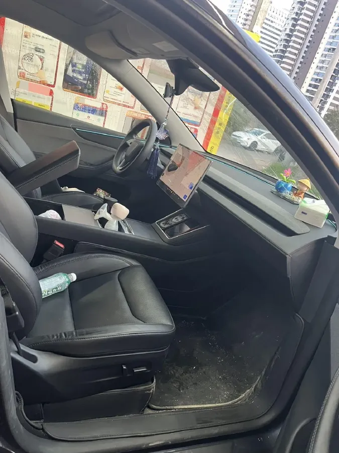 2025 Tesla Model Y BEV 62.5KWH,autocango,china used car exporter,china ev exporter,chinese used car exporter,chinese used ev exporter