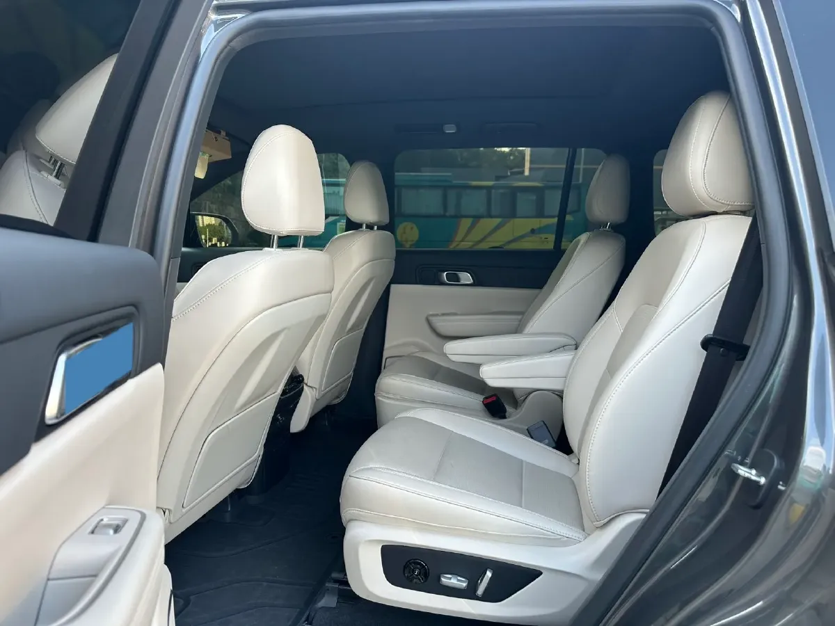 2021 Li ONE Range Extended 131HP REEV 40.5KWH,autocango,china used car exporter,china ev exporter,chinese used car exporter,chinese used ev exporter