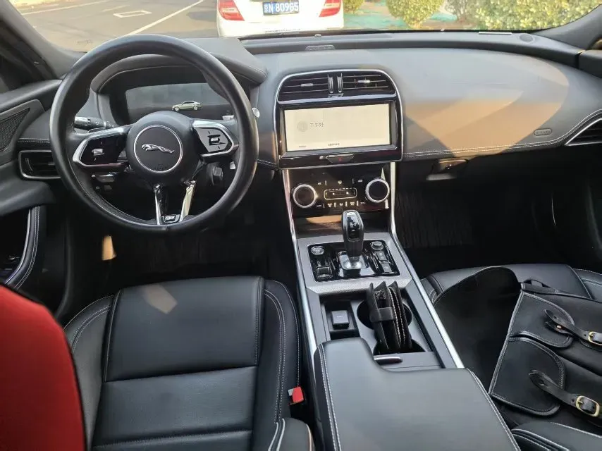 2022 Jaguar XEL 2.0T 250HP L4 8AT,autocango,china used car exporter,china ev exporter,chinese used car exporter,chinese used ev exporter