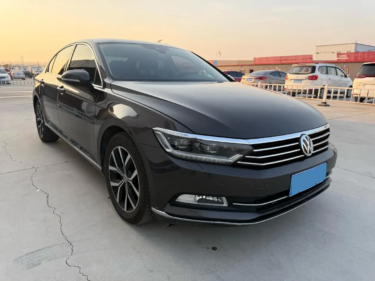 2017 Volkswagen Magotan 1.8T 180HP L4 7DCT,autocango,china used car exporter,china ev exporter,chinese used car exporter,chinese used ev exporter
