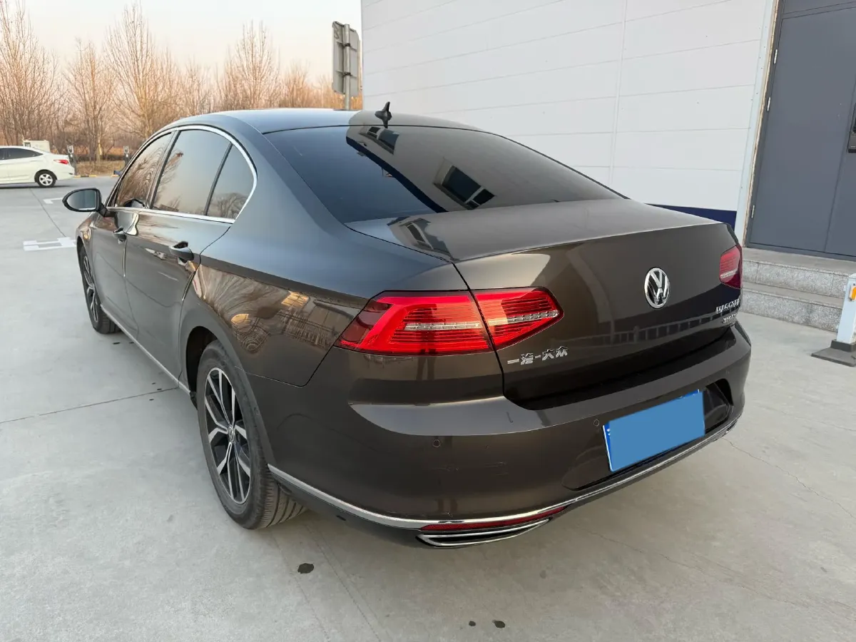 2017 Volkswagen Magotan 1.8T 180HP L4 7DCT,autocango,china used car exporter,china ev exporter,chinese used car exporter,chinese used ev exporter