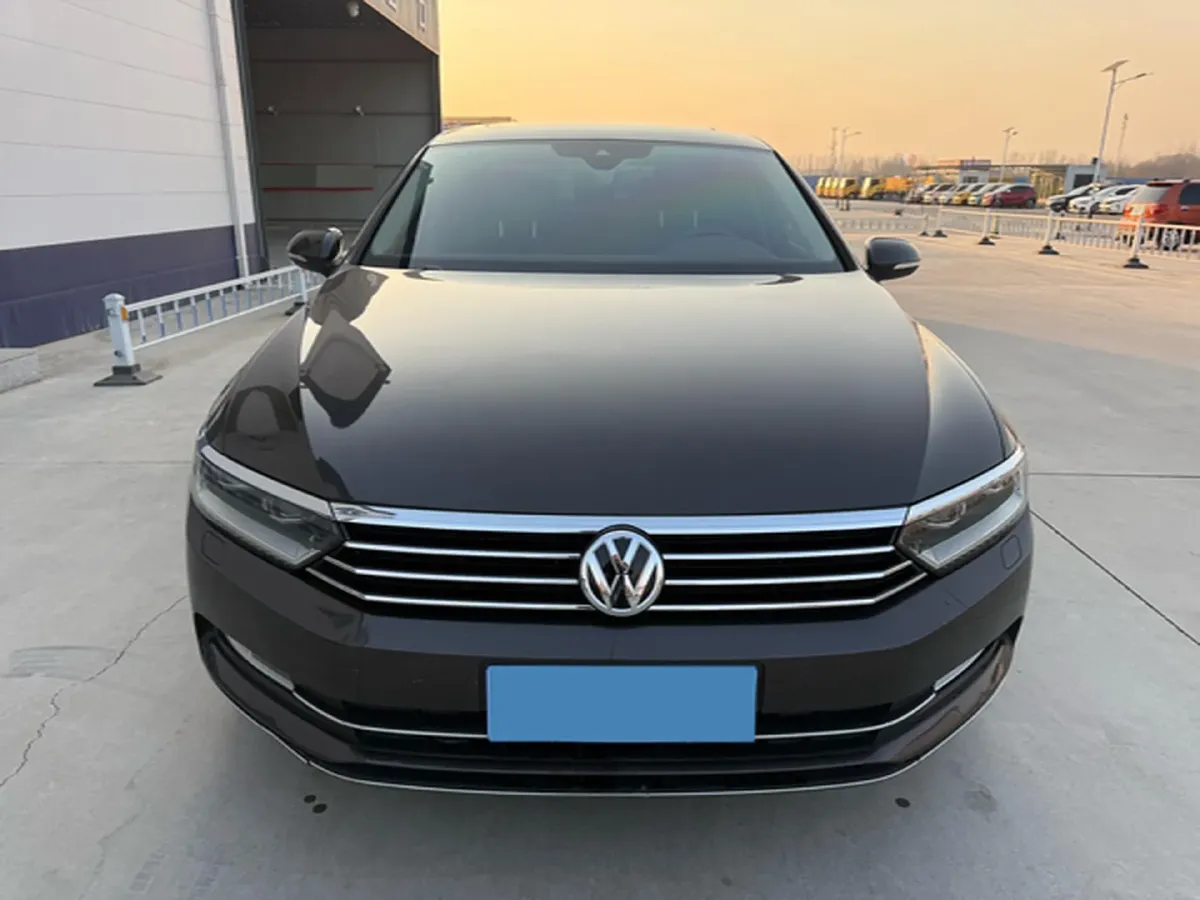 2017 Volkswagen Magotan 1.8T 180HP L4 7DCT,autocango,china used car exporter,china ev exporter,chinese used car exporter,chinese used ev exporter