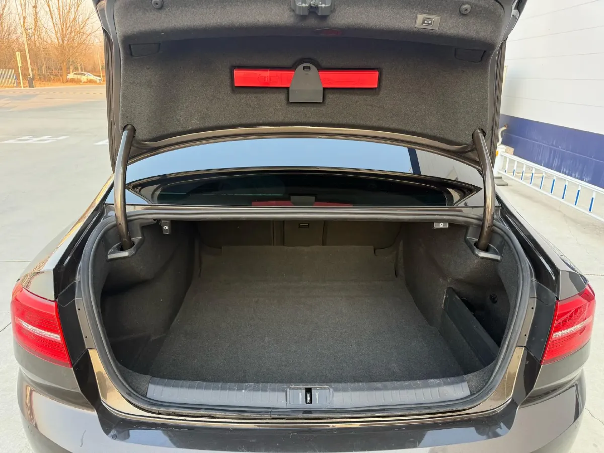 2017 Volkswagen Magotan 1.8T 180HP L4 7DCT,autocango,china used car exporter,china ev exporter,chinese used car exporter,chinese used ev exporter