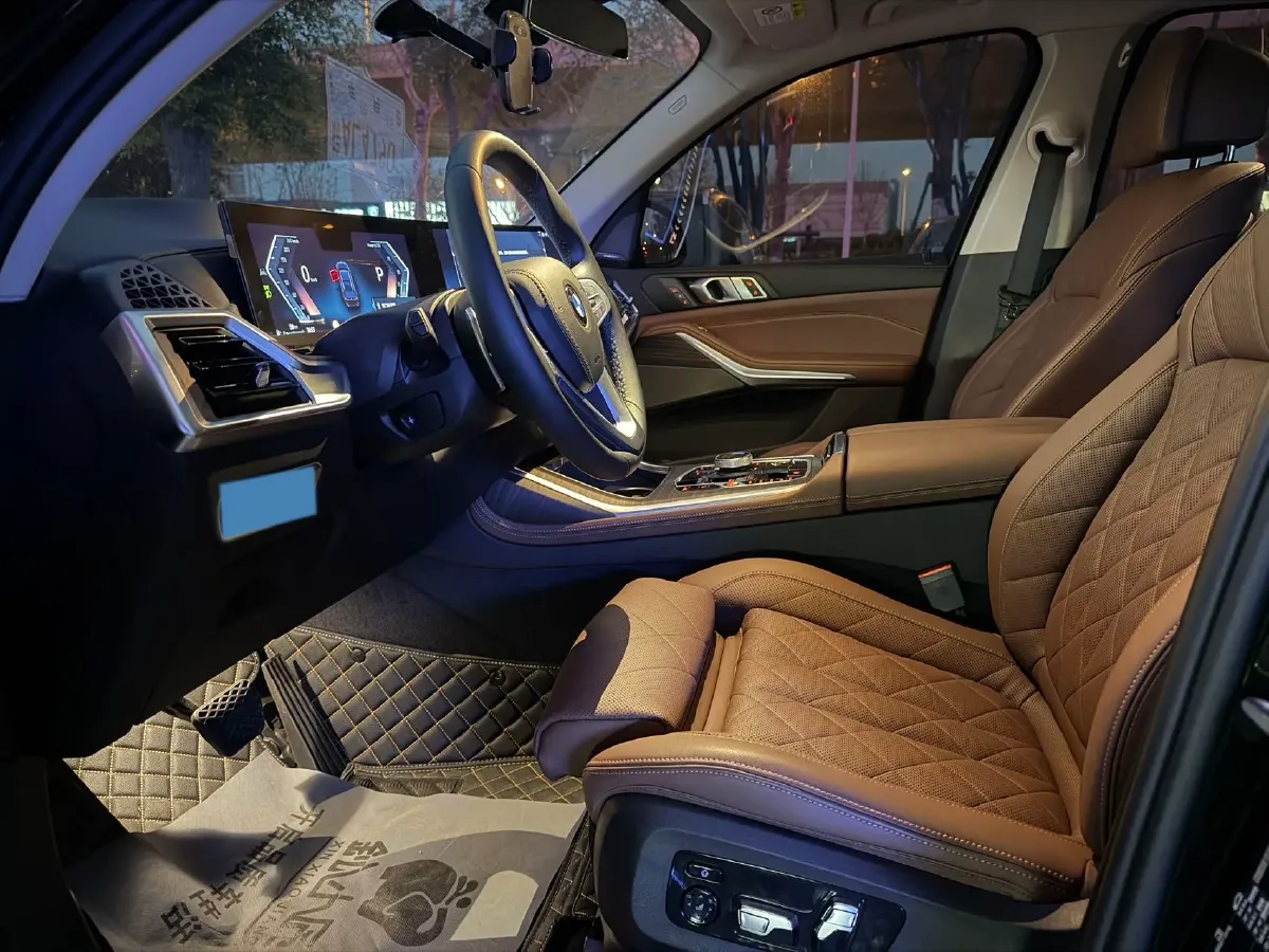 2024 BMW X7 3.0T 381HP L6 8AT,autocango,china used car exporter,china ev exporter,chinese used car exporter,chinese used ev exporter