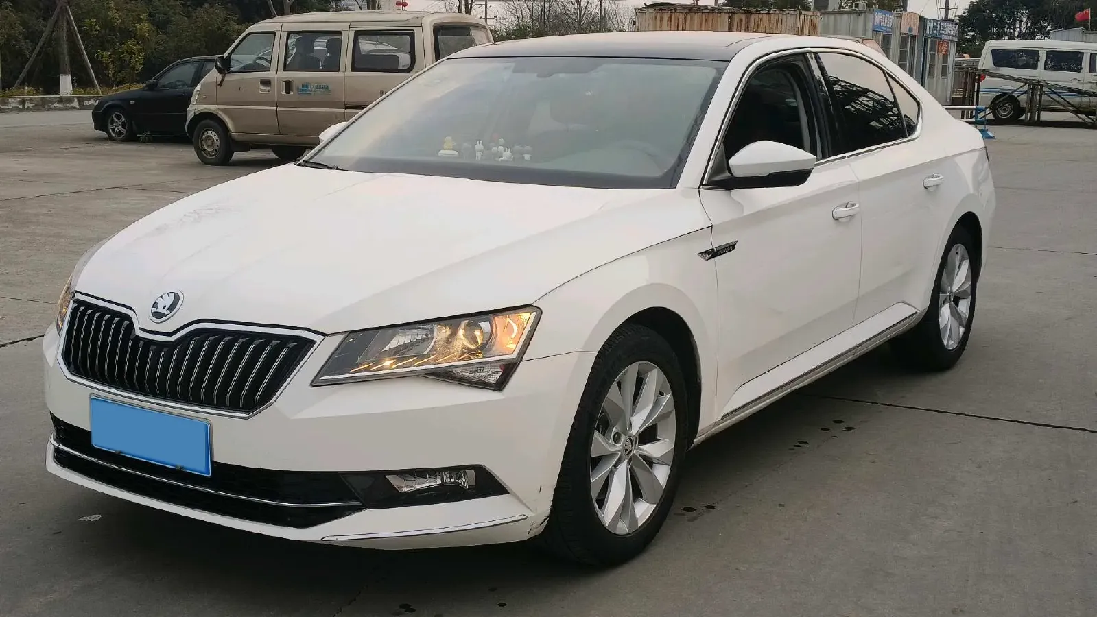 2018 Skoda Superb 1.8T 180HP L4 7DCT,autocango,china used car exporter,china ev exporter,chinese used car exporter,chinese used ev exporter