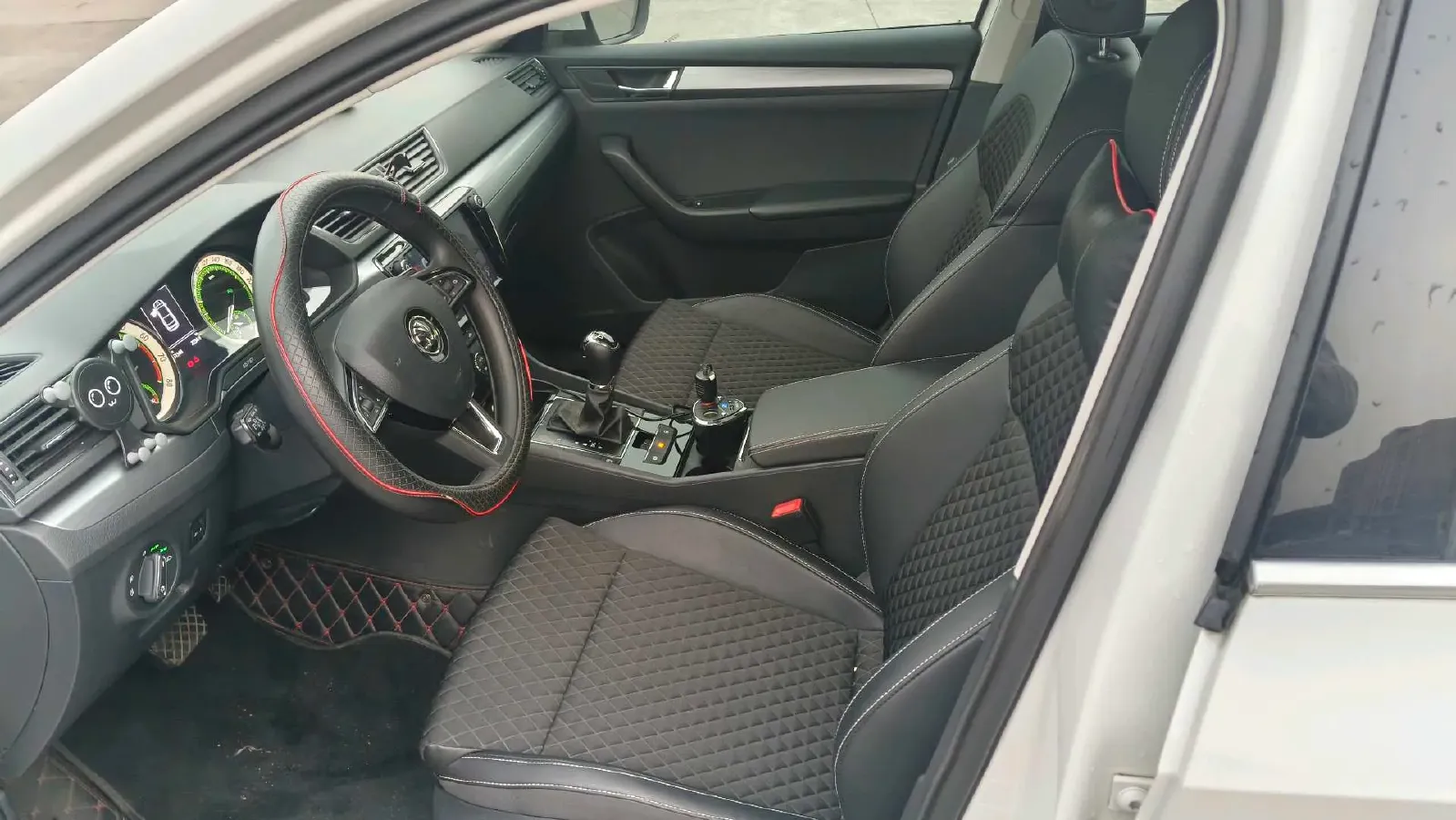 2018 Skoda Superb 1.8T 180HP L4 7DCT,autocango,china used car exporter,china ev exporter,chinese used car exporter,chinese used ev exporter