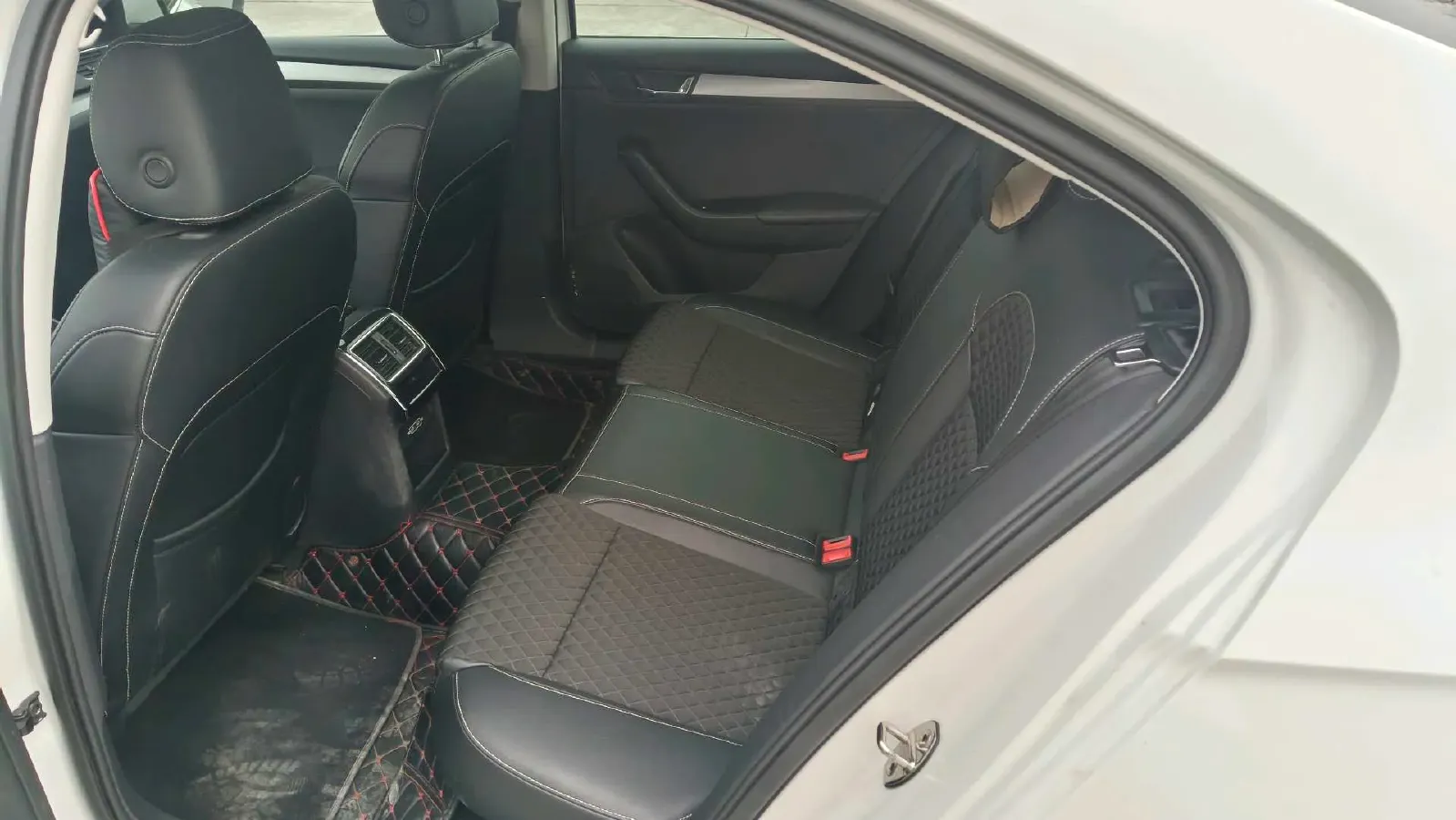 2018 Skoda Superb 1.8T 180HP L4 7DCT,autocango,china used car exporter,china ev exporter,chinese used car exporter,chinese used ev exporter