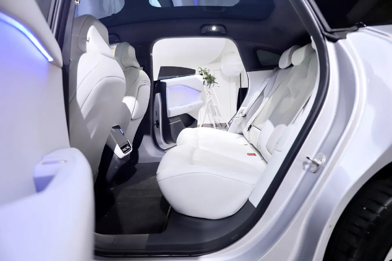 2024 Xpeng P7+ BEV 60.7KWH,autocango,china used car exporter,china ev exporter,chinese used car exporter,chinese used ev exporter