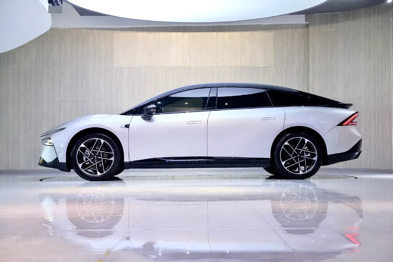 2024 Xpeng P7+ BEV 60.7KWH,autocango,china used car exporter,china ev exporter,chinese used car exporter,chinese used ev exporter