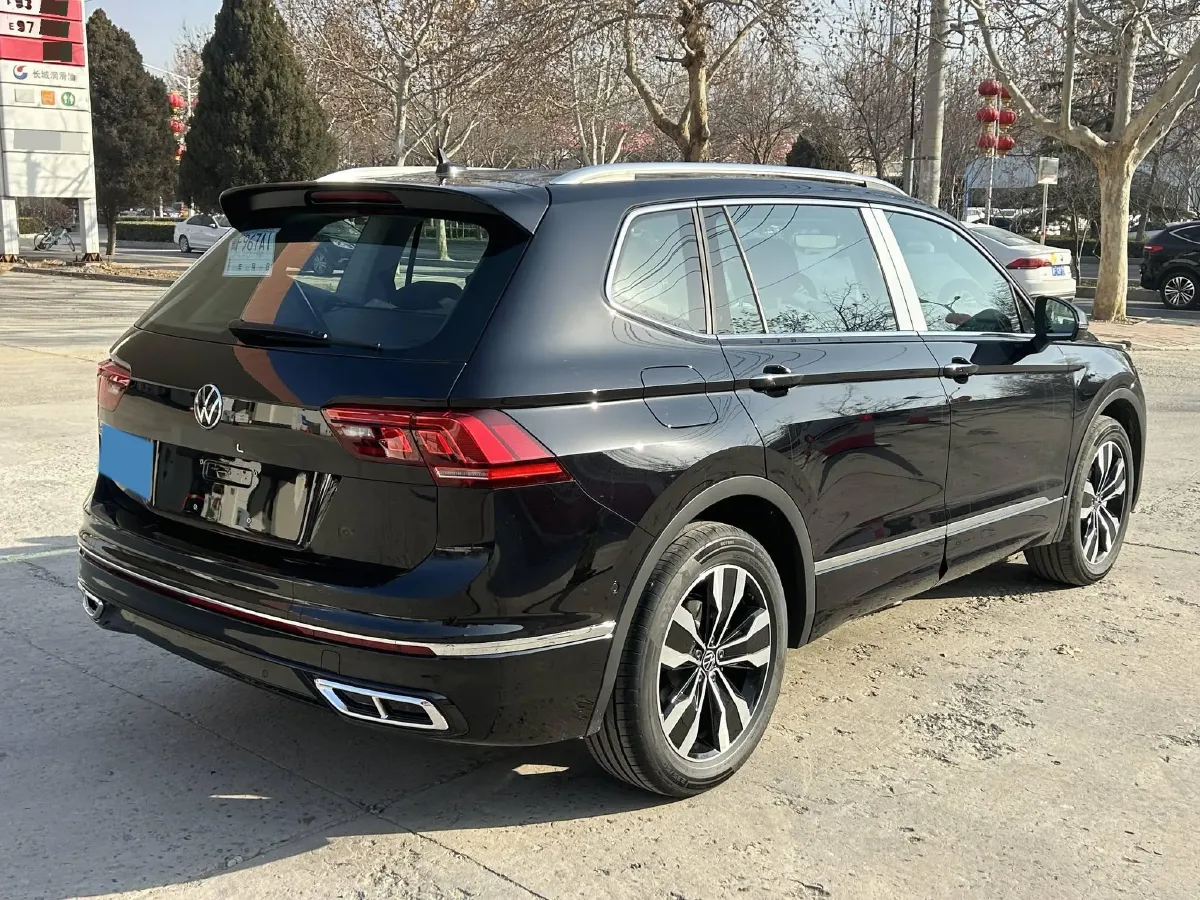 2025 Volkswagen Tiguan L 2.0T 186HP L4 7DCT,autocango,china used car exporter,china ev exporter,chinese used car exporter,chinese used ev exporter
