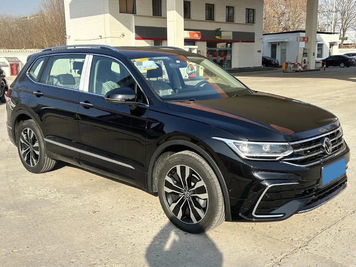 2025 Volkswagen Tiguan L 2.0T 186HP L4 7DCT,autocango,china used car exporter,china ev exporter,chinese used car exporter,chinese used ev exporter