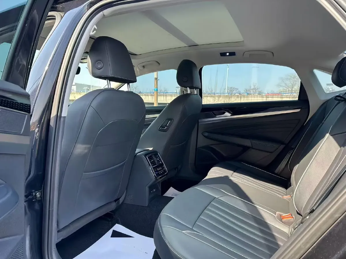 2023 Volkswagen Passat 2.0T 186HP L4 7DCT,autocango,china used car exporter,china ev exporter,chinese used car exporter,chinese used ev exporter