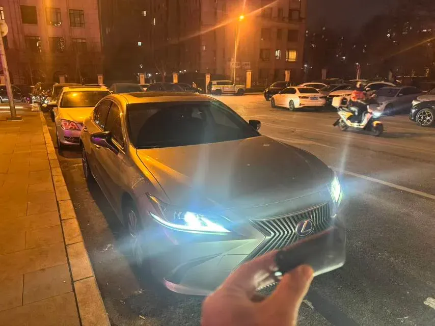 2020 Lexus ES 2.5L 178HP L4 E-CVT Hybrid,autocango,china used car exporter,china ev exporter,chinese used car exporter,chinese used ev exporter