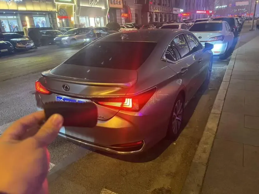 2020 Lexus ES 2.5L 178HP L4 E-CVT Hybrid,autocango,china used car exporter,china ev exporter,chinese used car exporter,chinese used ev exporter