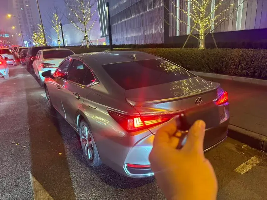 2020 Lexus ES 2.5L 178HP L4 E-CVT Hybrid,autocango,china used car exporter,china ev exporter,chinese used car exporter,chinese used ev exporter