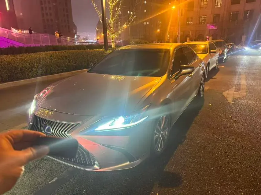 2020 Lexus ES 2.5L 178HP L4 E-CVT Hybrid,autocango,china used car exporter,china ev exporter,chinese used car exporter,chinese used ev exporter