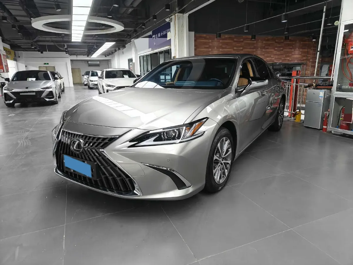 2022 Lexus ES 2.0L 173HP L4 CVT,autocango,china used car exporter,china ev exporter,chinese used car exporter,chinese used ev exporter
