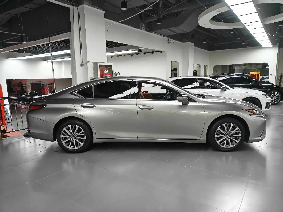 2022 Lexus ES 2.0L 173HP L4 CVT,autocango,china used car exporter,china ev exporter,chinese used car exporter,chinese used ev exporter