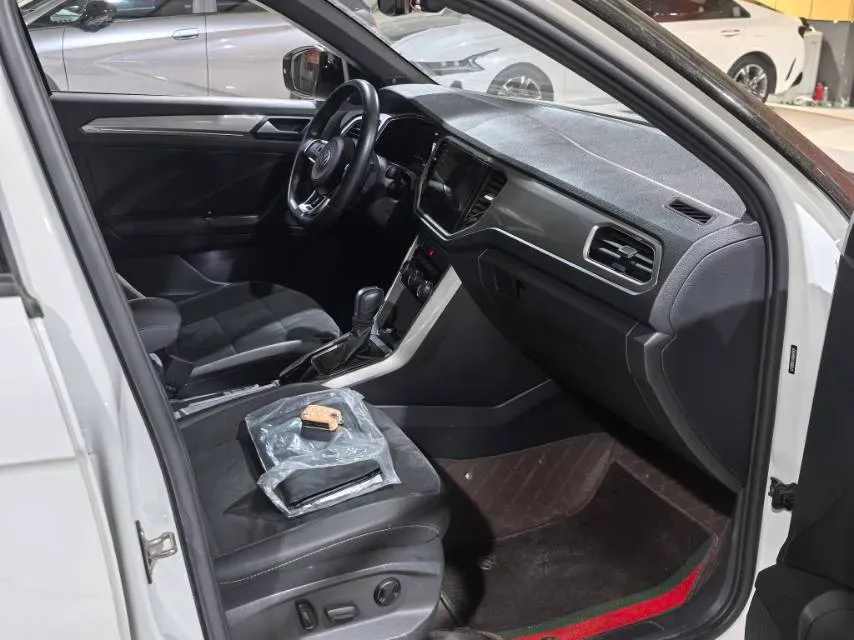 2022 Volkswagen T-Roc 1.4T 150HP L4 7DCT,autocango,china used car exporter,china ev exporter,chinese used car exporter,chinese used ev exporter