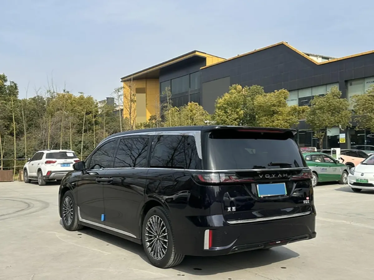 2026 Voyah Dream 1.5T 150HP L4 PHEV,autocango,china used car exporter,china ev exporter,chinese used car exporter,chinese used ev exporter