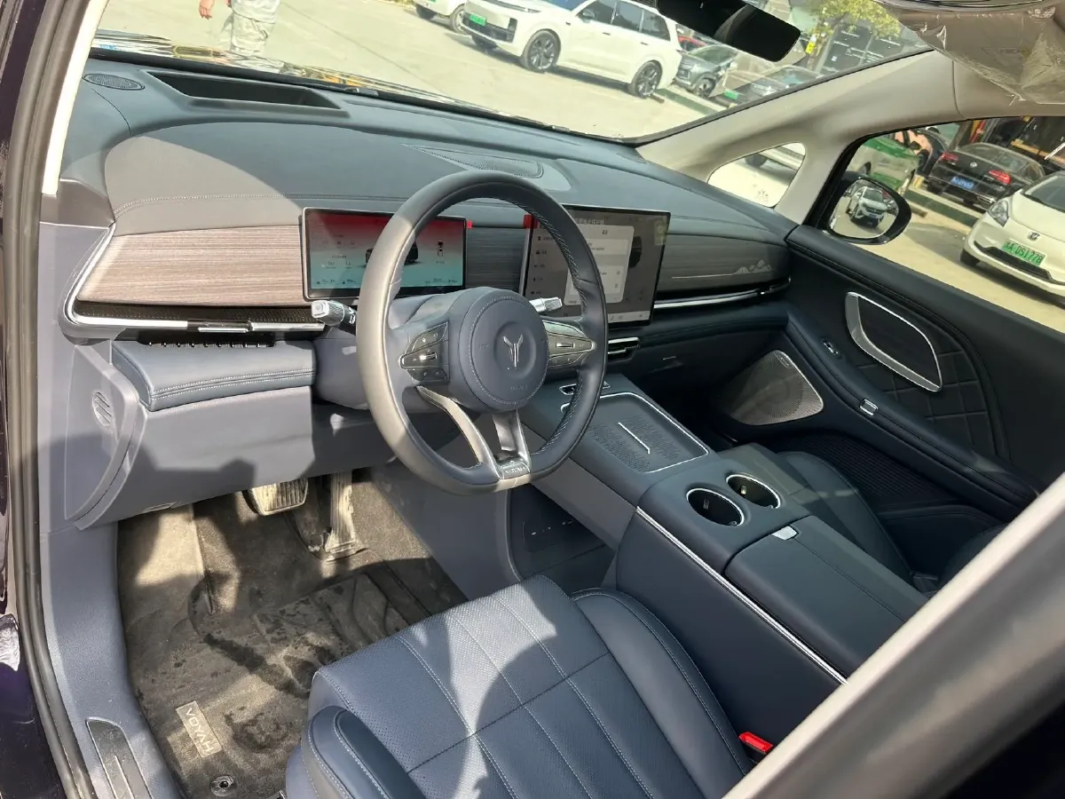 2026 Voyah Dream 1.5T 150HP L4 PHEV,autocango,china used car exporter,china ev exporter,chinese used car exporter,chinese used ev exporter