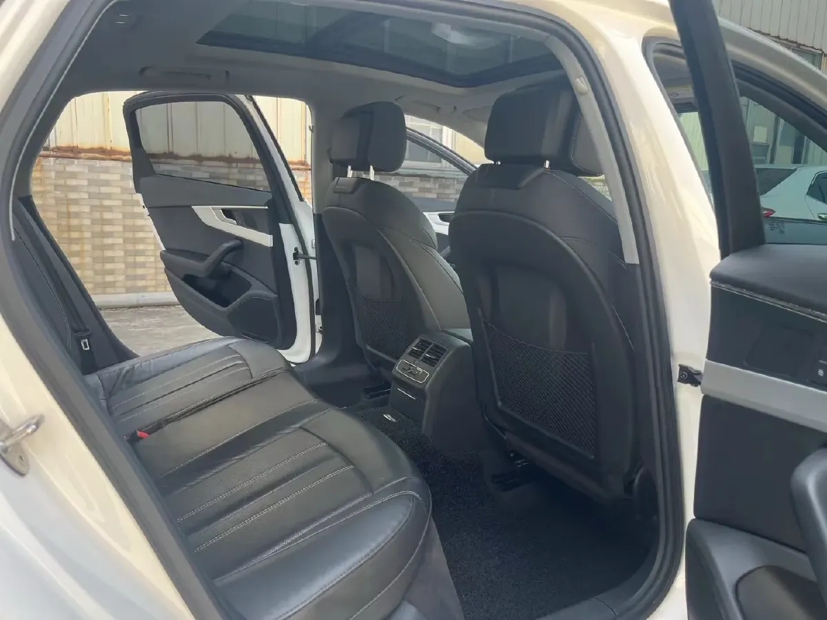 2020 Audi A4L 2.0T 190HP L4 7DCT,autocango,china used car exporter,china ev exporter,chinese used car exporter,chinese used ev exporter