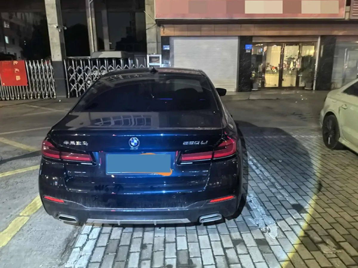 2023 BMW 5 Series 2.0T 245HP L4 8AT,autocango,china used car exporter,china ev exporter,chinese used car exporter,chinese used ev exporter