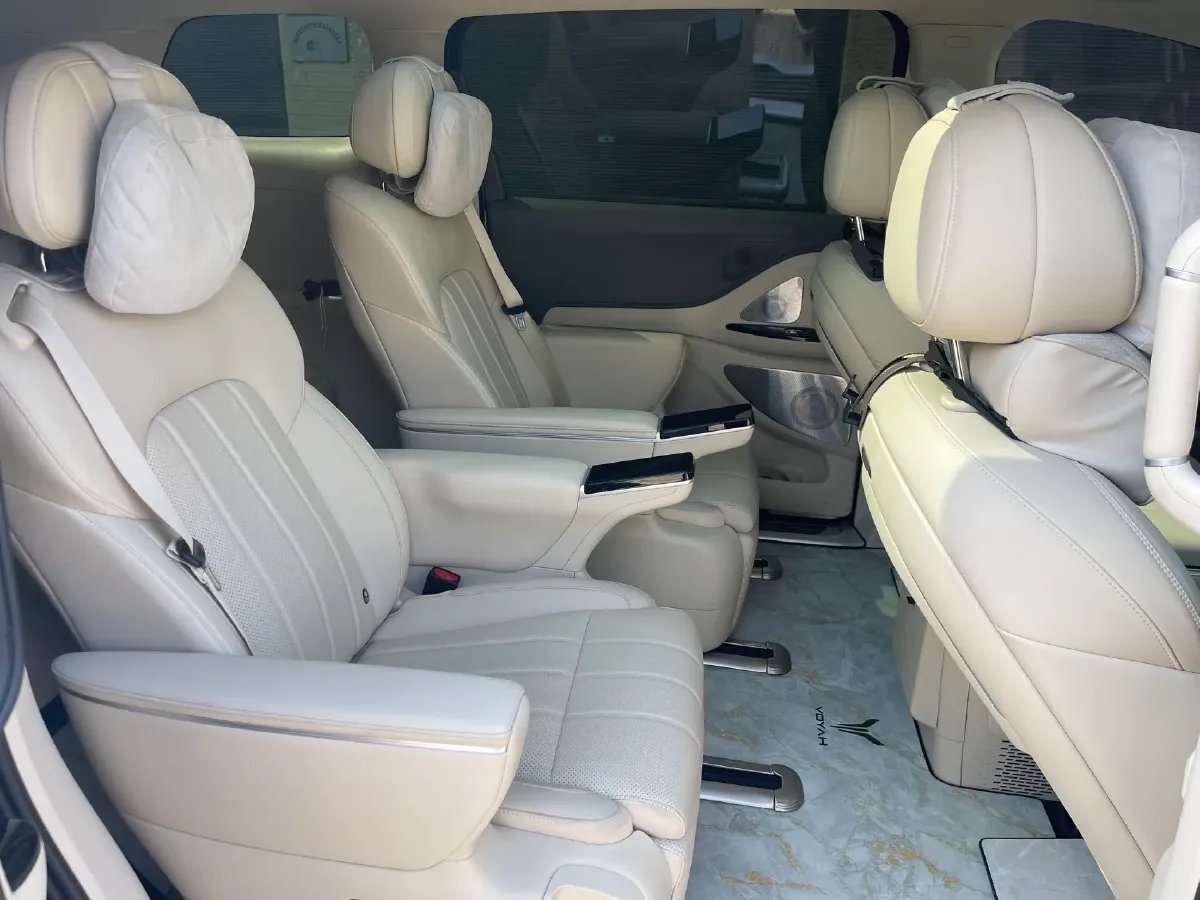 2025 Voyah Dream 1.5T 150HP L4 PHEV 41.7KWH,autocango,china used car exporter,china ev exporter,chinese used car exporter,chinese used ev exporter