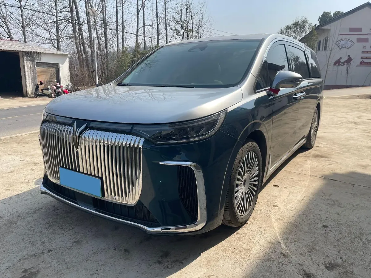 2025 Voyah Dream 1.5T 150HP L4 PHEV 41.7KWH,autocango,china used car exporter,china ev exporter,chinese used car exporter,chinese used ev exporter